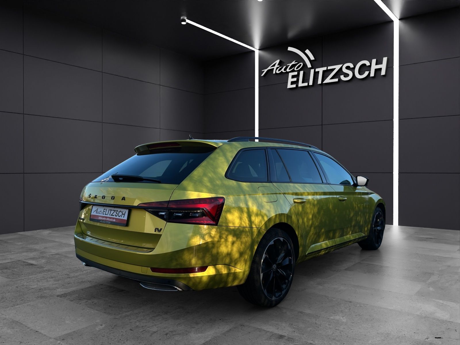 Fahrzeugabbildung SKODA Superb Combi Sportline iV Matrix STH AHK SH PANO