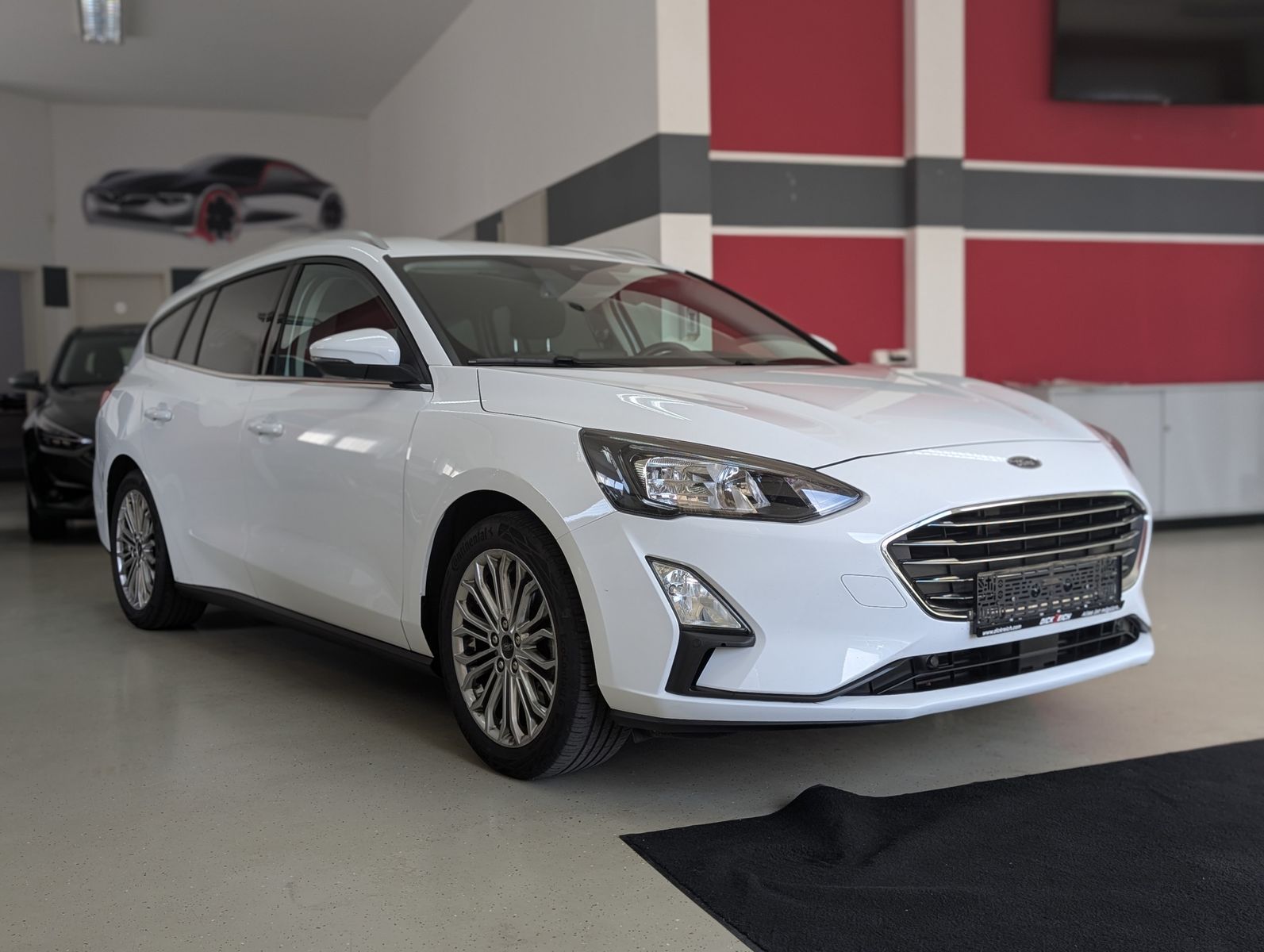 Fahrzeugabbildung Ford Focus Titanium X LED KAMERA SHZ AHK APPLINK TEMP
