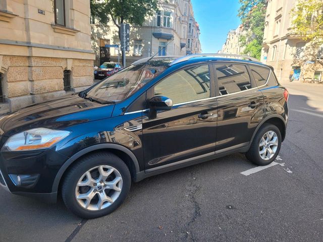 Ford Gepflegter Ford Kuga mit 4x4 Allradantieb