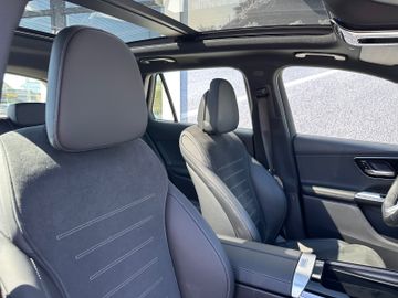 Fahrzeugabbildung Mercedes-Benz GLC 200 4Matic AMG Line Pano 20"