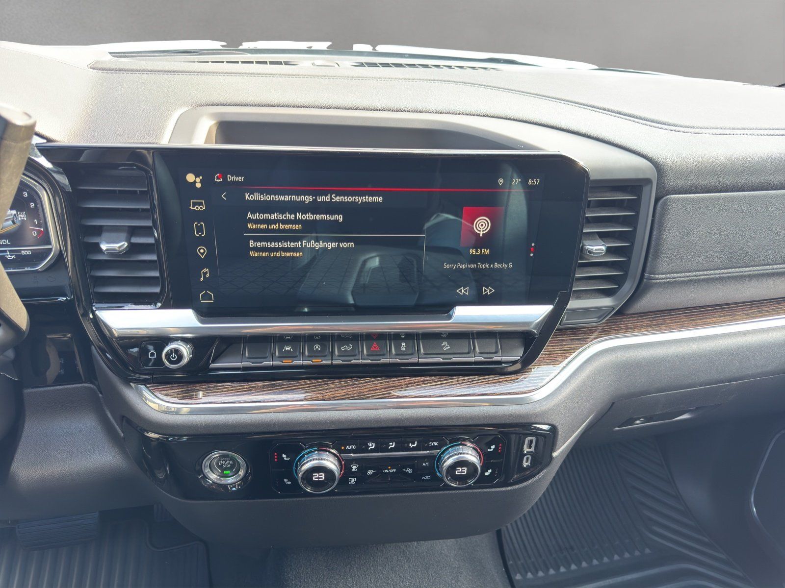 Fahrzeugabbildung GMC Sierra 5,3l V8 SLE UNFALLFREIES FZG/GARANTIE/CAD
