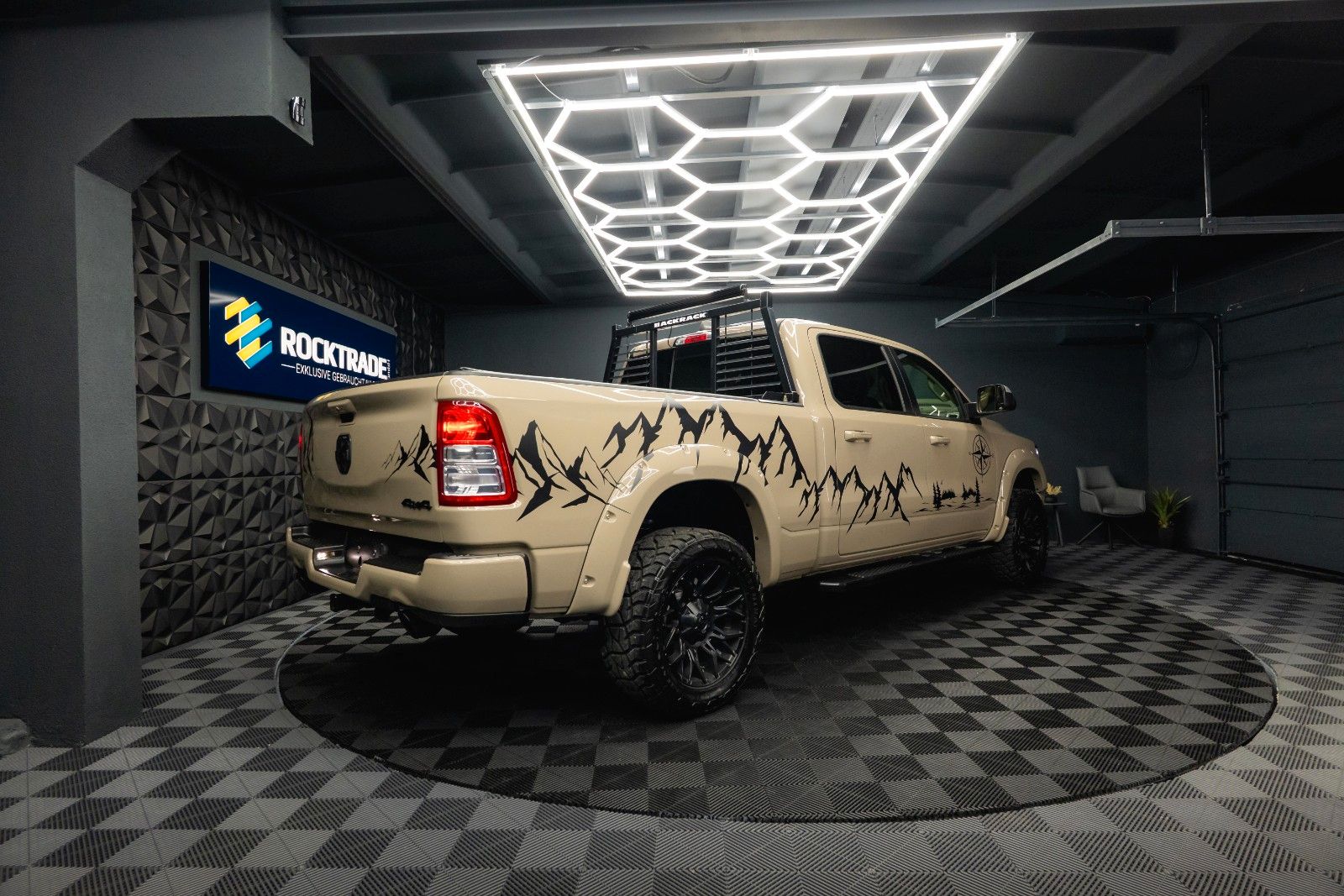 Fahrzeugabbildung Dodge RAM 5.7 V8 HEMI 4x4 ARMY STYLE Offroad LONGBED