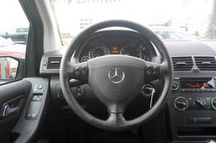 Fahrzeugabbildung Mercedes-Benz A 170 Classic Automatik PDC 1.Hand wenig KM TOP!