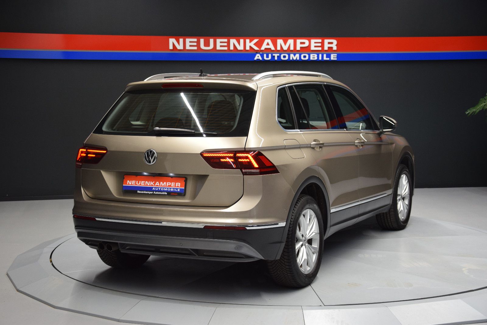 Fahrzeugabbildung Volkswagen Tiguan Highline 4Motion AHK el.Heckklappe ACC