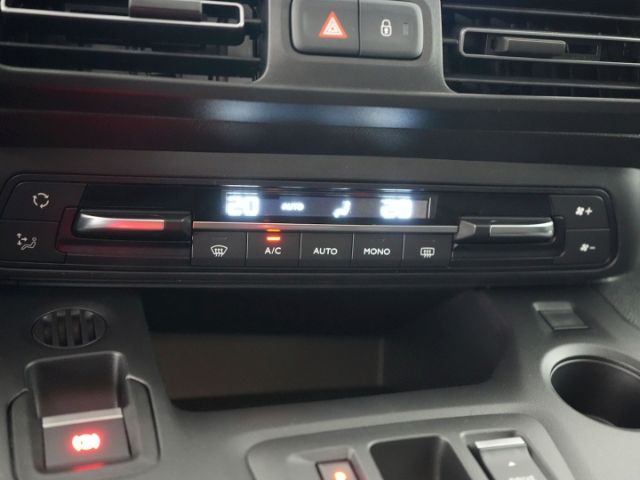 Combo-e Life ULTIMATE XL 50kWh AT 7-SITZER+NAVI+