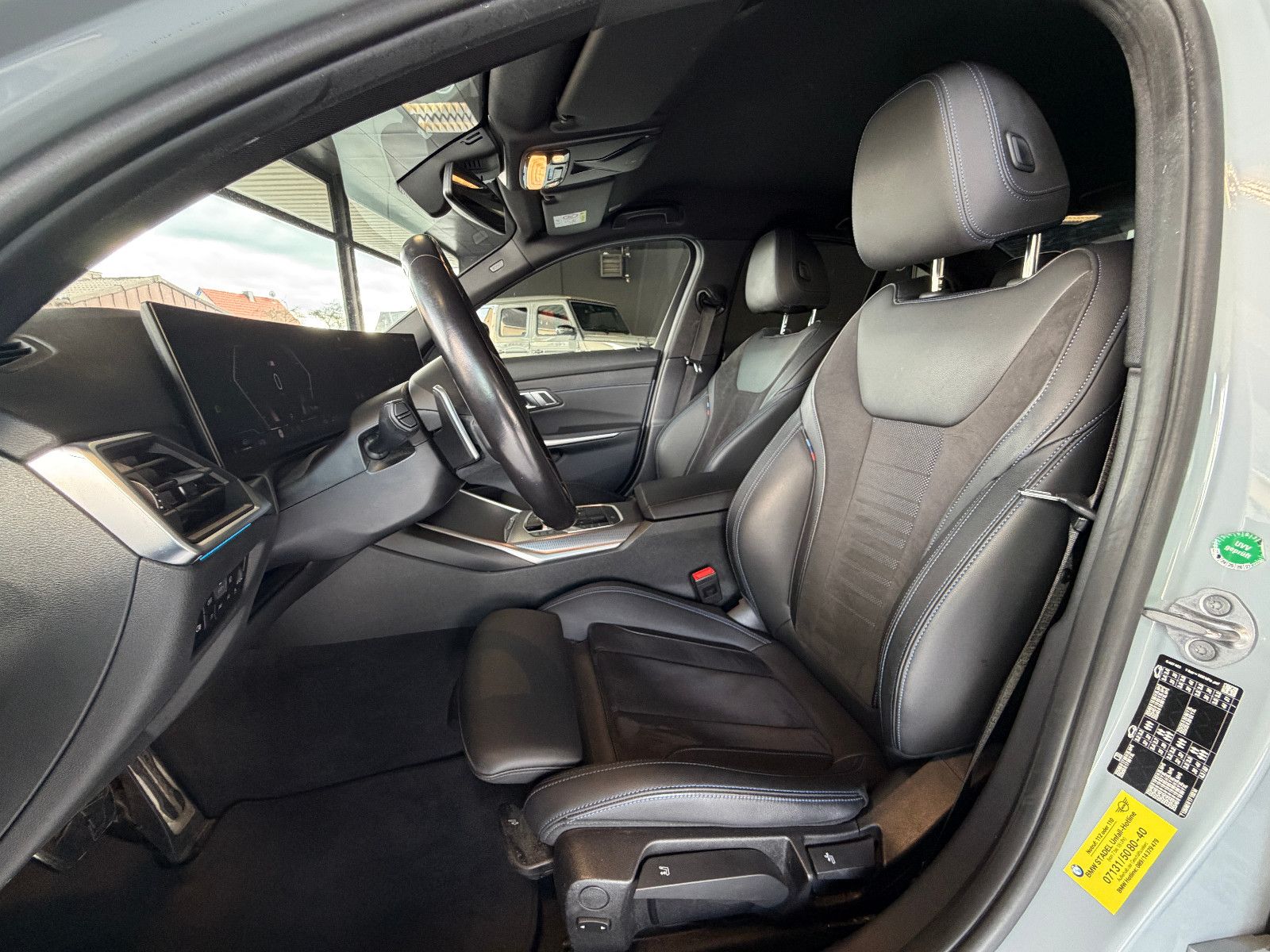 Fahrzeugabbildung BMW 320 d M Sport/M-PAKET/LED/SHADOW-LINE/AMBIENTE