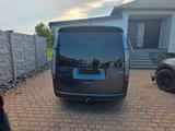 Hyundai STARIA 2.2 CRDi Signature 7-Sitzer Auto 4WD ... - Hyundai STARIA von privat