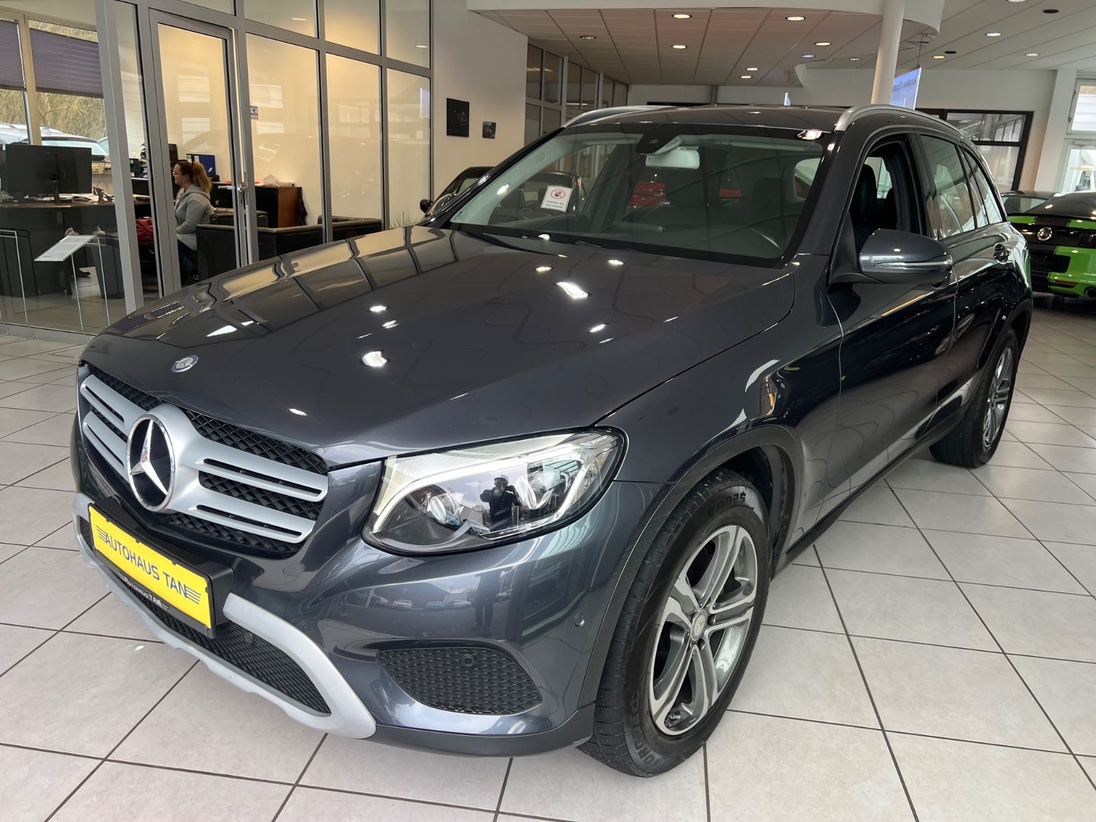 Fahrzeugabbildung Mercedes-Benz GLC 250 d 4Matic *LEDER*NAVI*SITZHEIZUNG*LED*