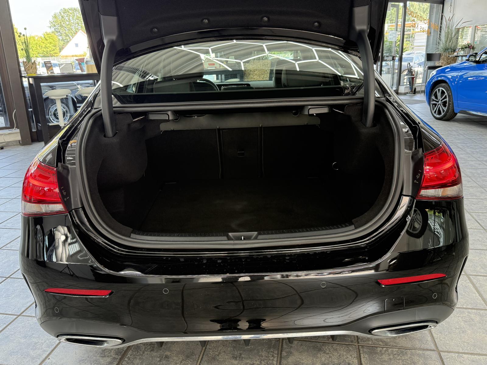 Mercedes-Benz A-Class AMG Line, Leder Alcantara, MB Service Neu!, миниатюра 8