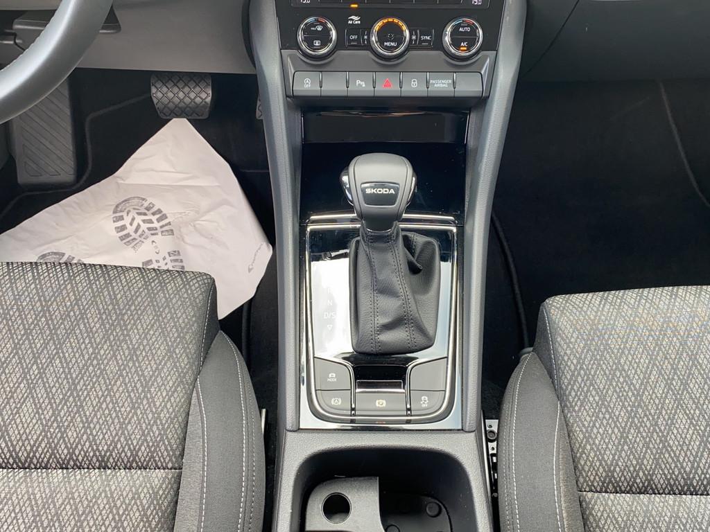 Skoda Karoq 1.5 TSI Selection DSG Navi+RFK+PDC+LED+SHZ