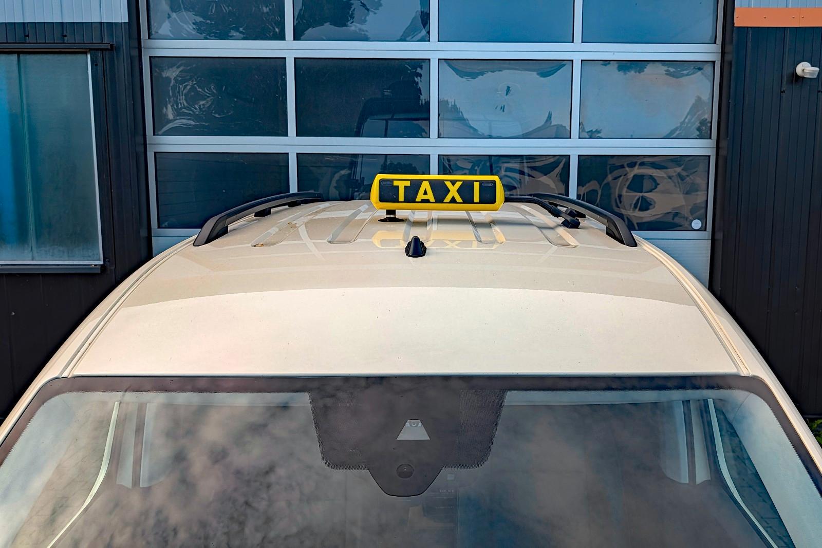 Volkswagen Caddy Maxi AMF-Rollstuhl Taxi TSE DSG LED 7-S.