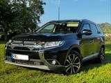 Mitsubishi Outlander 2.2 DI-D 4WD Automatik SUV-Star+7Sitz