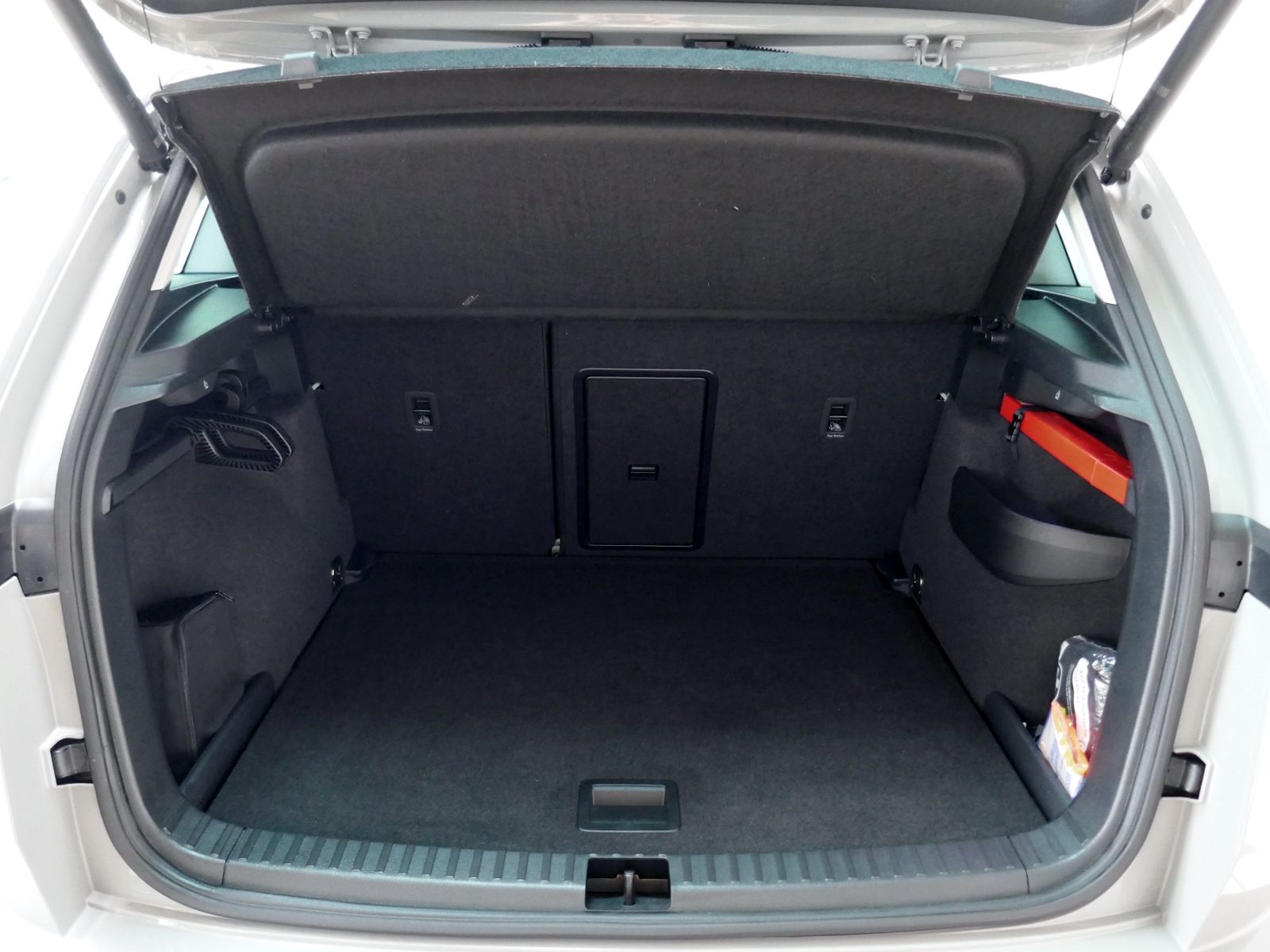 Fahrzeugabbildung SKODA Karoq Tour 4x4 2.0 TDI | LED AHK RFK ACC