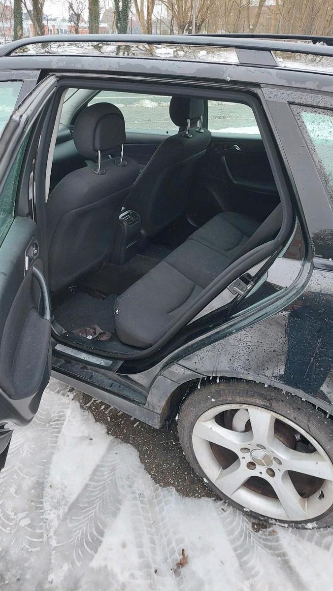 Mercedes-Benz C180 2005 — photo 9