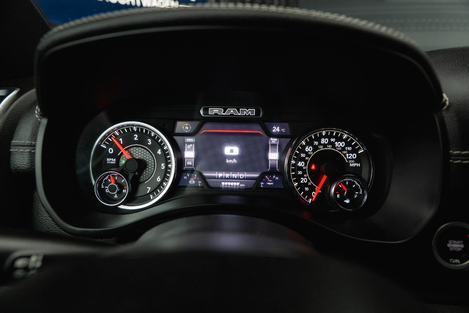 Fahrzeugabbildung Dodge RAM 5.7 V8 HEMI 4x4 LARAMIE Offroad Night LED
