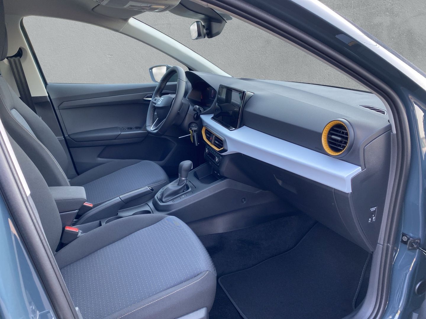 Fahrzeugabbildung SEAT Ibiza Style 1.0 TSI*RoadEd.*PDC+Cam*SHZ*NAVI*Ful