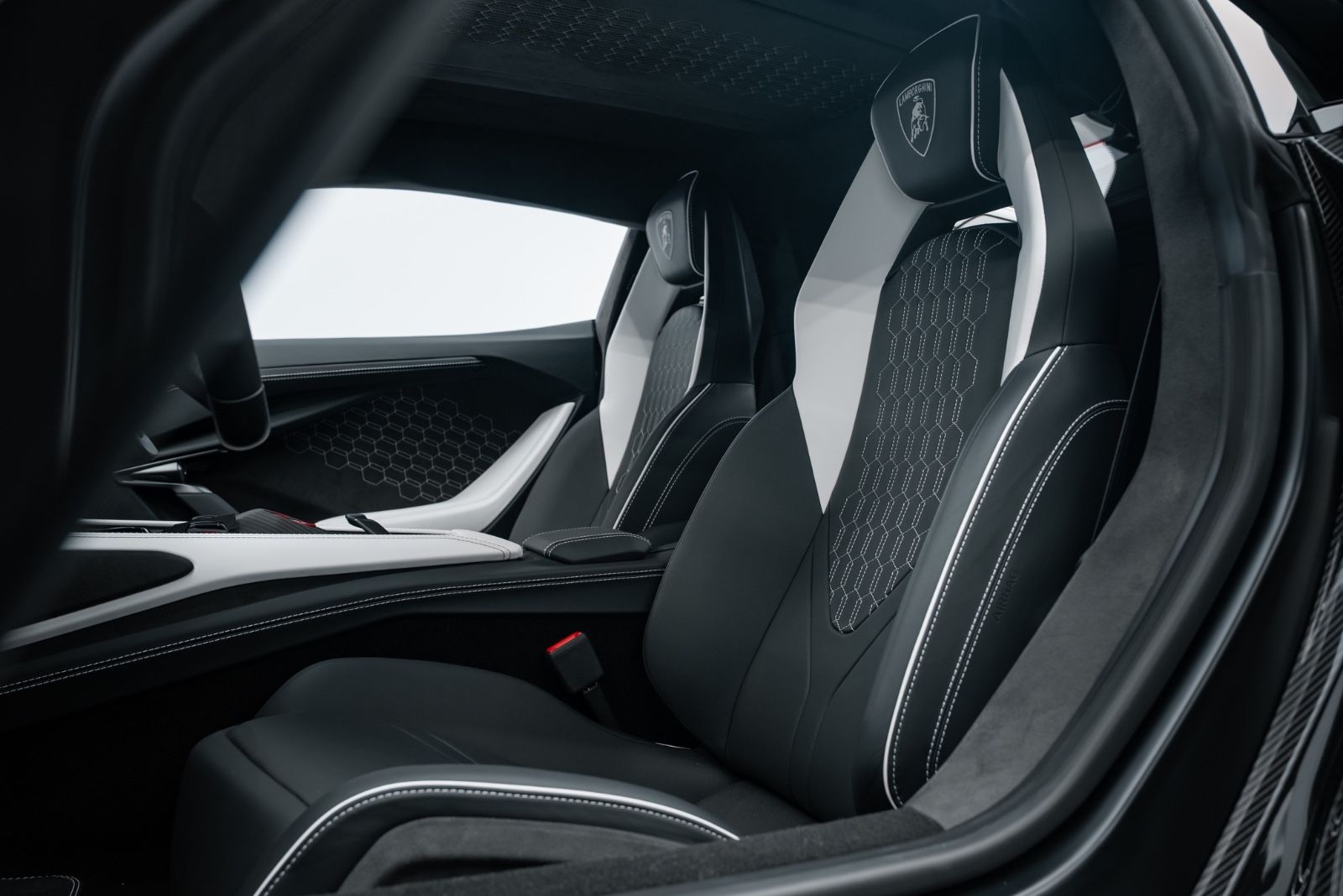 Fahrzeugabbildung Lamborghini REVUELTO CARBON/CAM/PASS DISPLAY