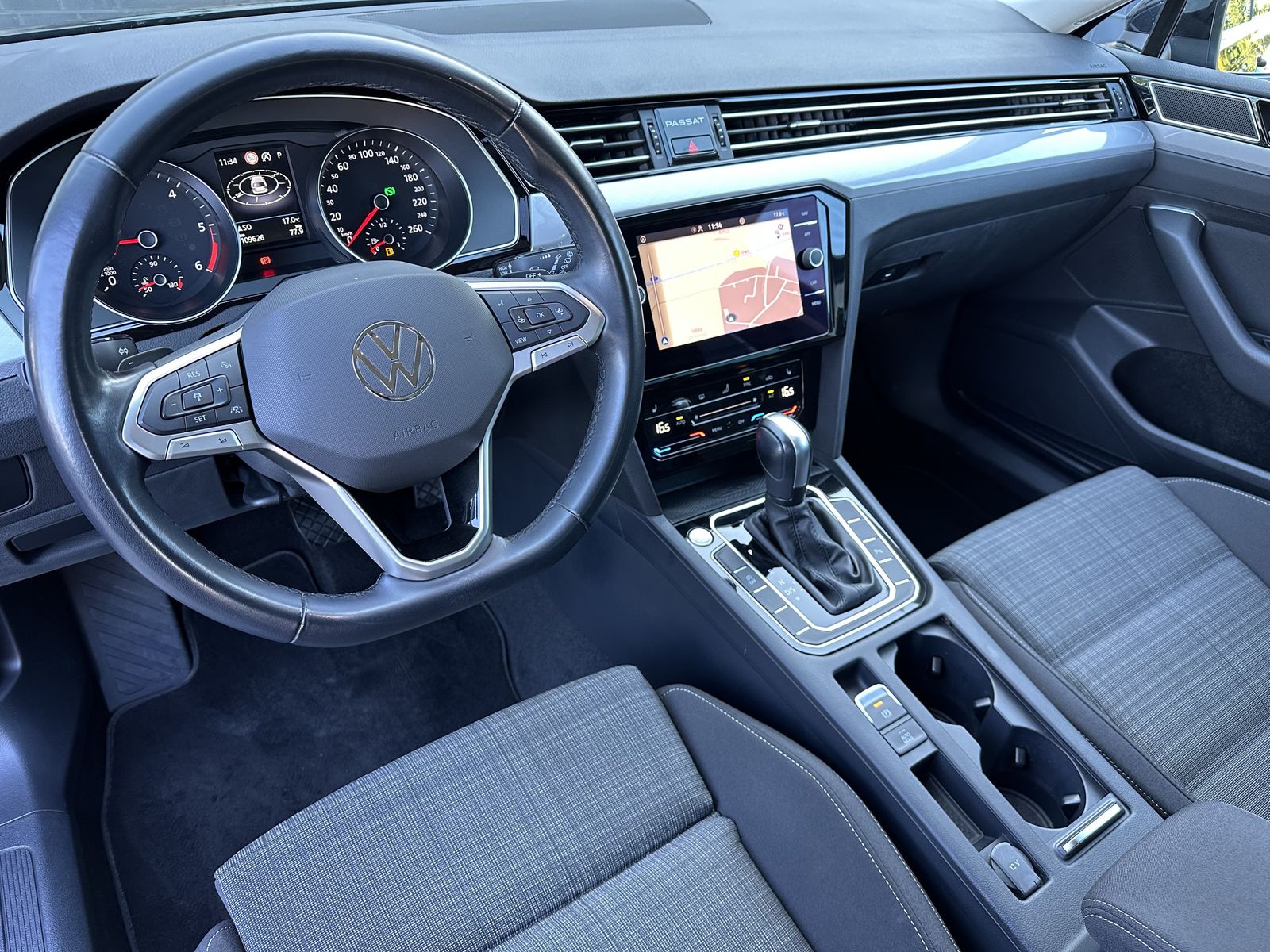 Fahrzeugabbildung Volkswagen Passat Variant Business NAV+LED+CARPLAY+KAMERA