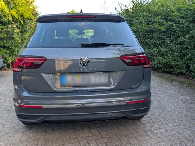 Fahrzeugabbildung Volkswagen Tiguan Life Active 1,5 l TSI DSG Active