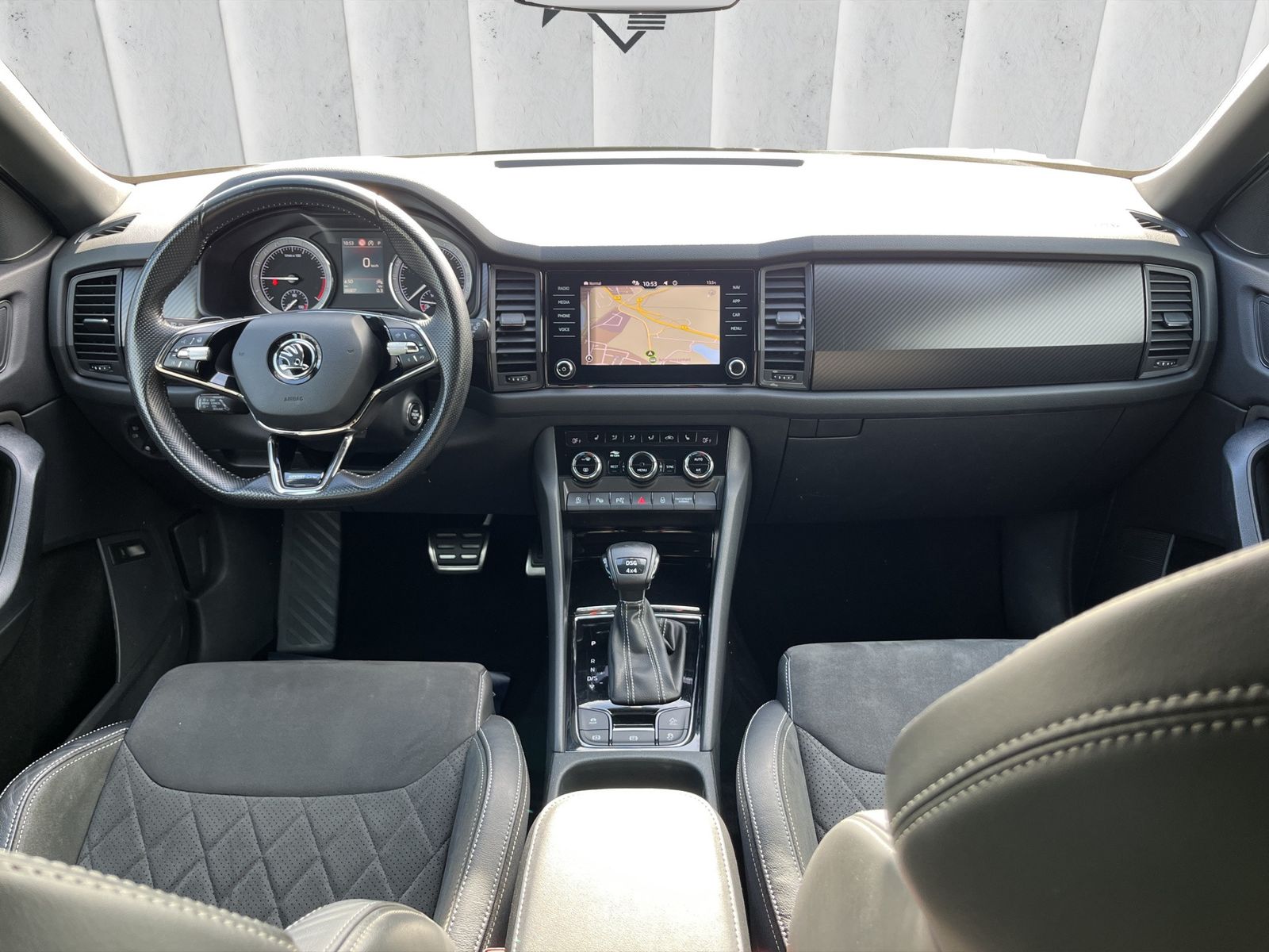 Fahrzeugabbildung SKODA Kodiaq Sportline 4x4*SHZ*LHZ*NAVI*AHK*ACC**