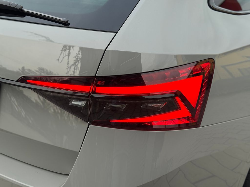 SKODA Superb Combi 2.0 TDI Sportline DSG SKODA Superb Combi 2.0 TDI Sportline DSG