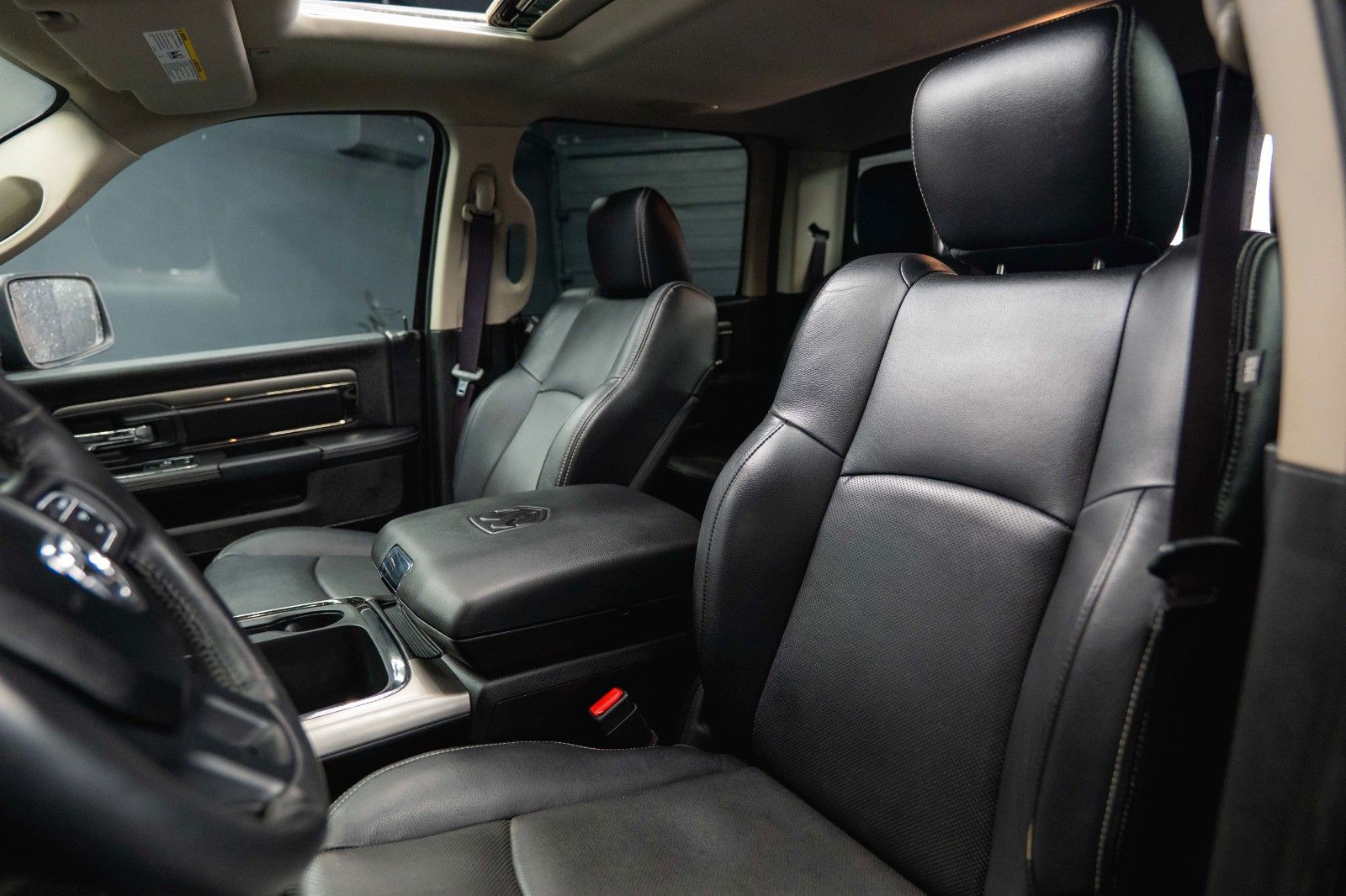 Fahrzeugabbildung Dodge RAM 5.7 V8 HEMI 4x4 Sport OFFROAD NightPaket 19%