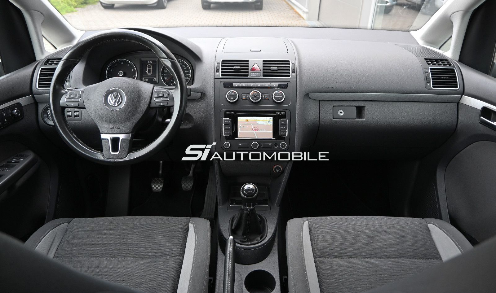 Fahrzeugabbildung Volkswagen Touran 1.2 TSI LIFE °AHK°STANDHEIZ°7-SITZE°
