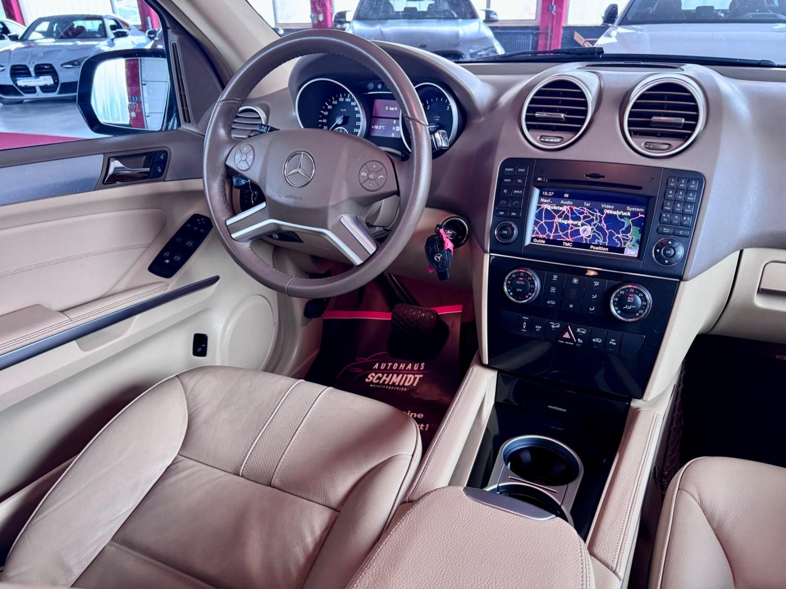 Mercedes-Benz ML 420 V8 CDI AMG Paket Glasdach Kamera Airmatic