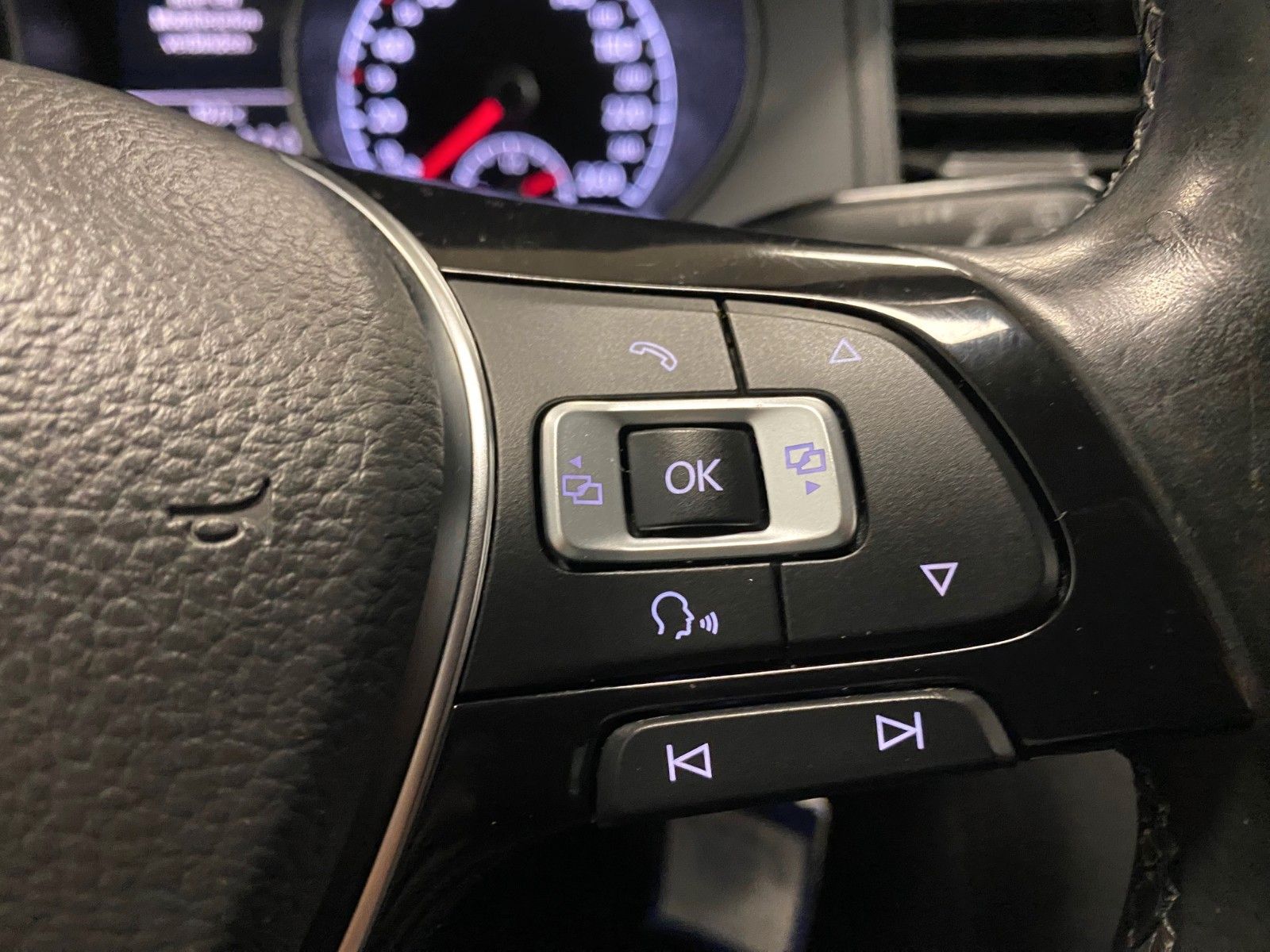 Fahrzeugabbildung Volkswagen Golf Sportsvan 1.2 TSI Trendline+AHK+NAVI+CD+BC+