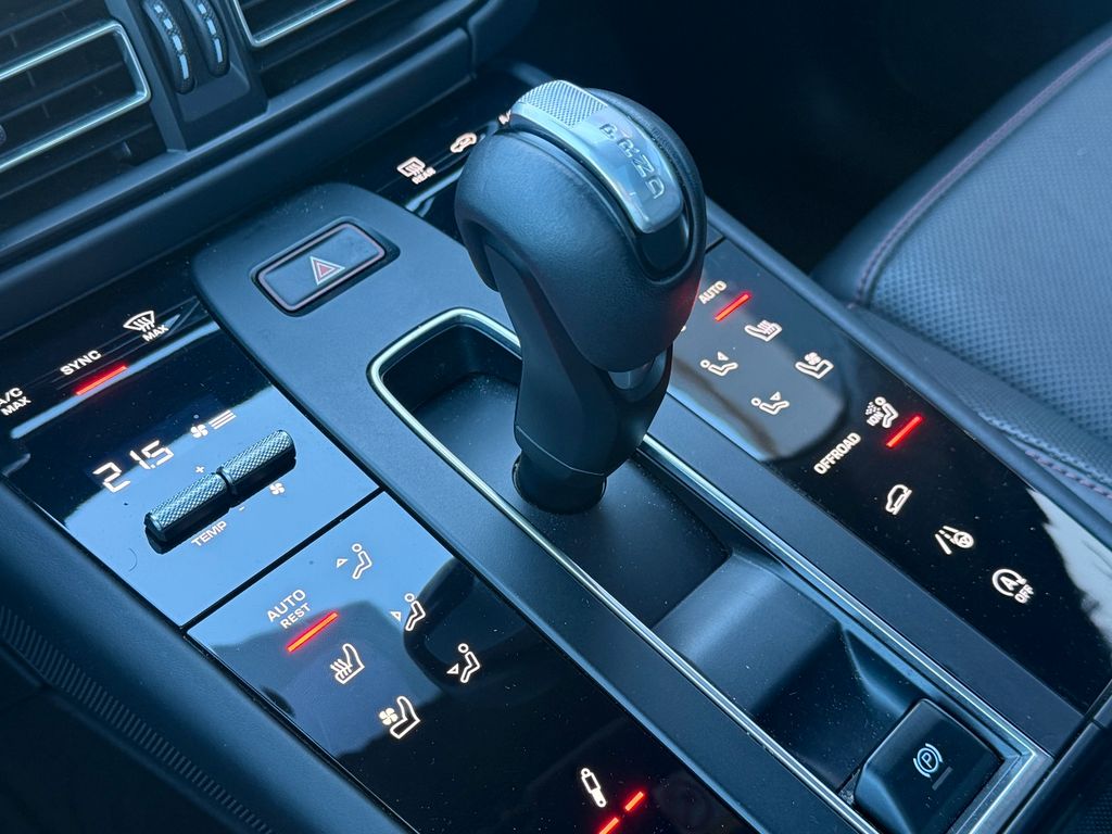 PORSCHE Macan 2023