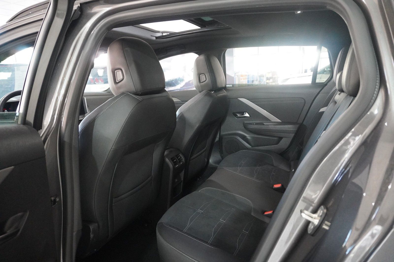 Fahrzeugabbildung Opel Astra L ST 1.2T GS SPORT NAVI/LED/360°/PANO/HUD