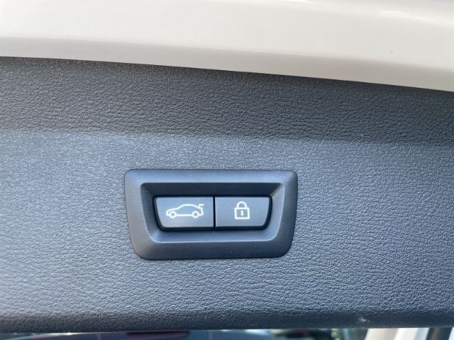 Fahrzeugabbildung BMW X1 sDrive 18i Advantage Panoramadach, Rückfahrka