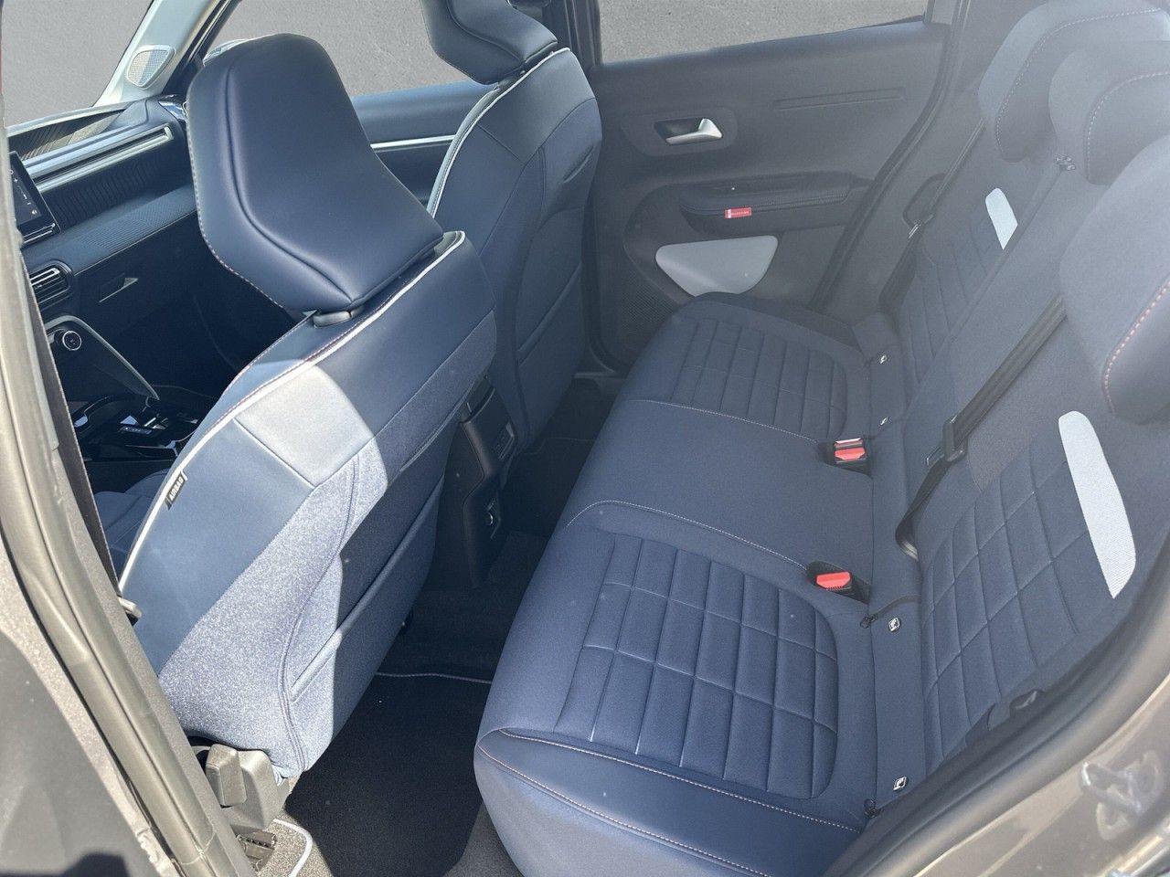 Fahrzeugabbildung Citroën C3 Hybrid 110 Doppelkupplung 6-Gang Collection - mit KI generiert/bearbeitet