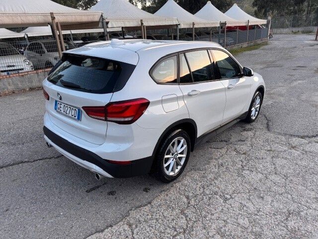 BMW Bmw X1 sDrive18d Business Advantage CAMBIO MANUA imagem 2