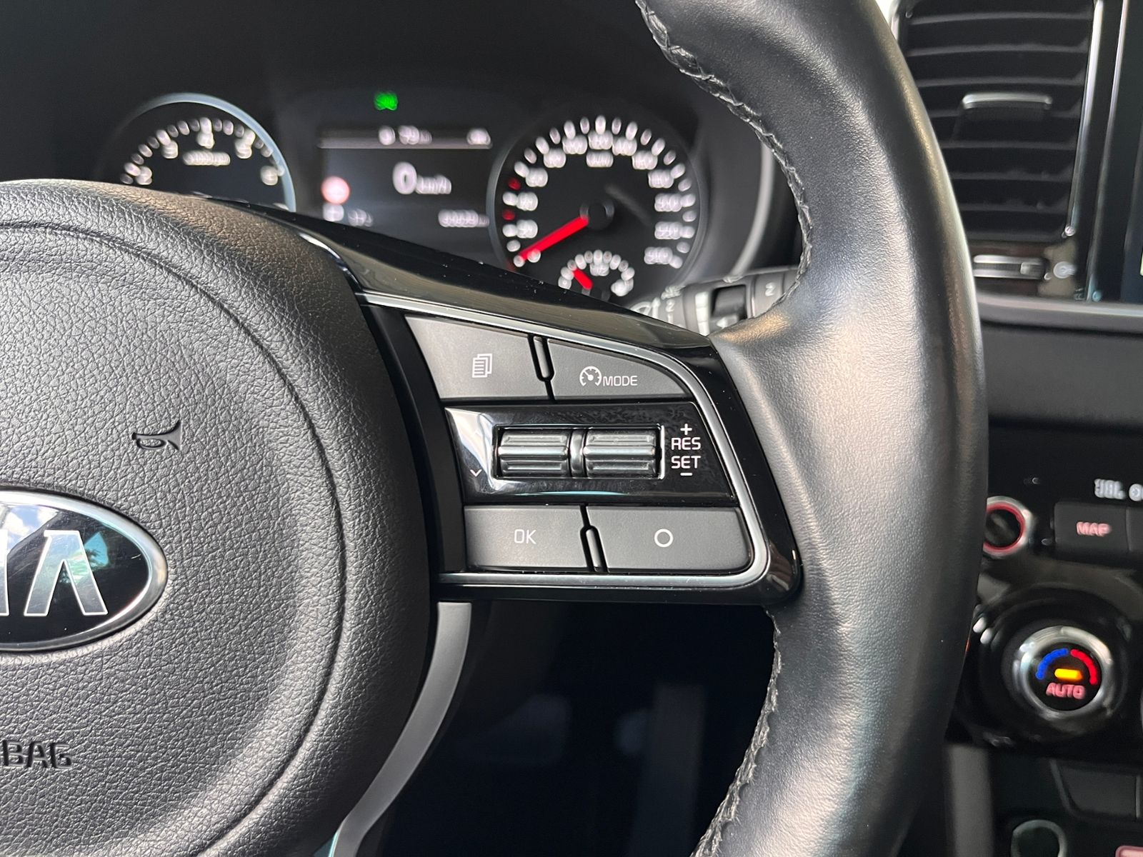 Fahrzeugabbildung Kia Sportage Black Edition 2WD LEDER LED NAV SHZ ALU