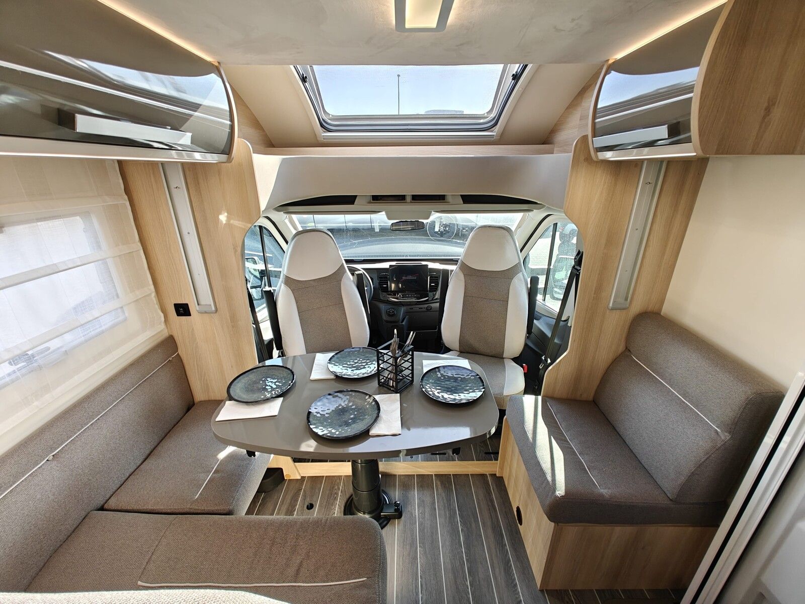 Fahrzeugabbildung NobelART T 7000