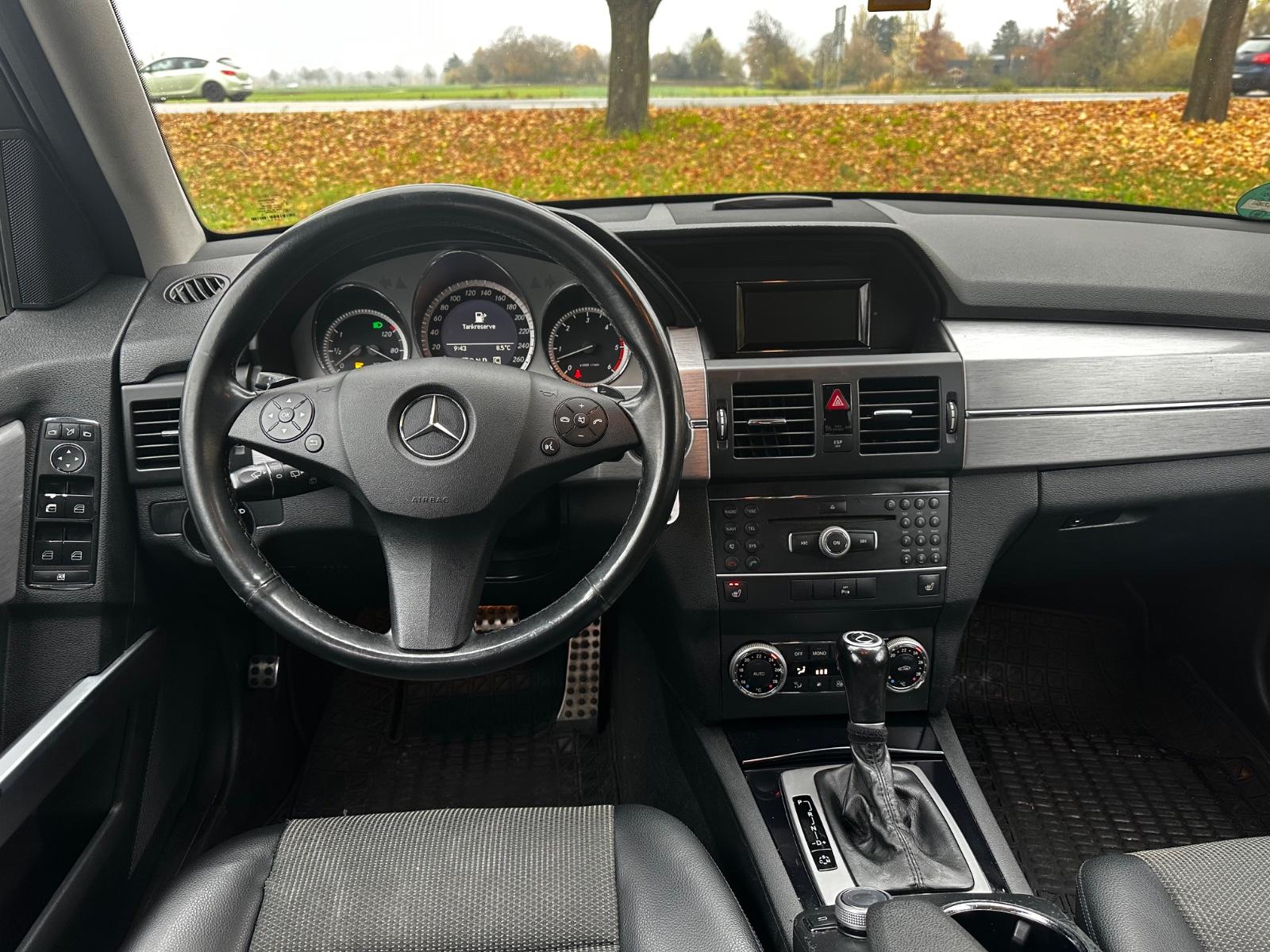 Mercedes-Benz GLK350 2010 — photo 10