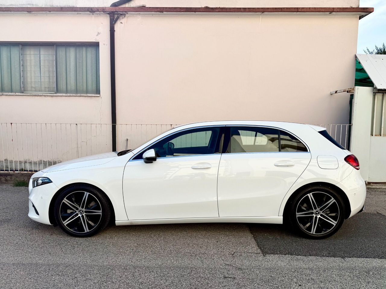 Mercedes-Benz A 250 Business auto 224cv TAGLIAND imagem 3