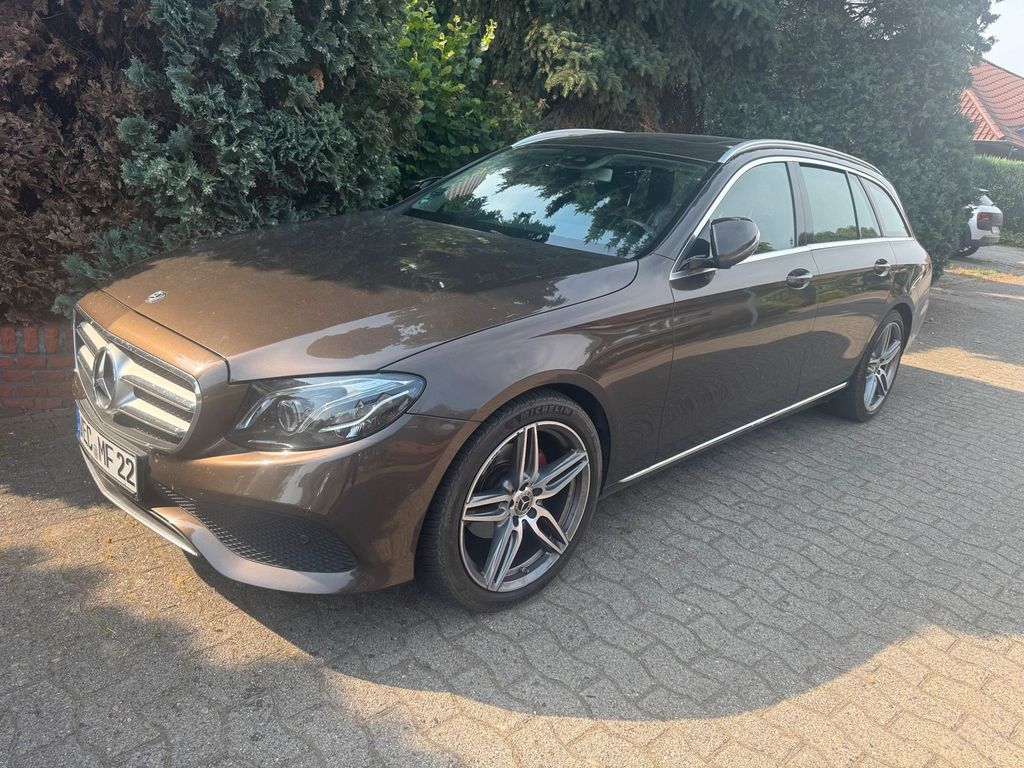 Image of Mercedes-Benz E 220