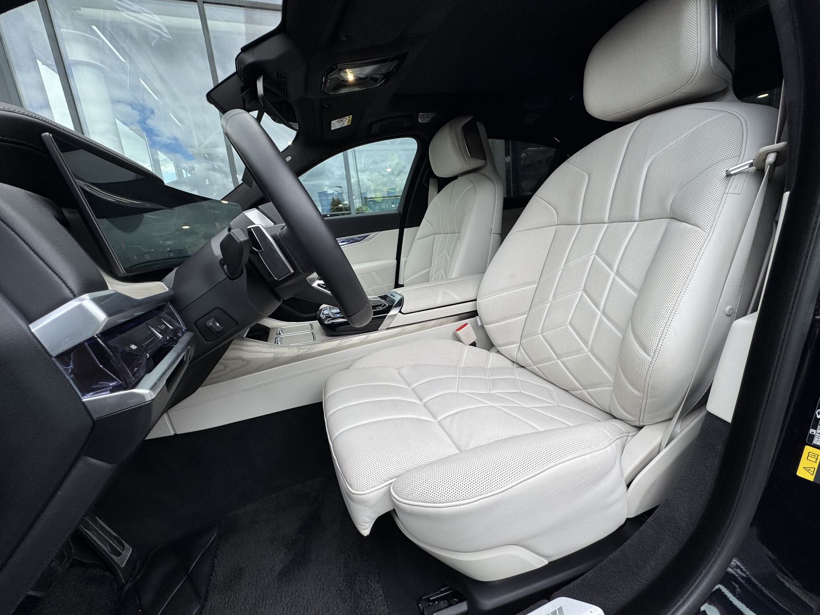 BMW i7 xDrive60 M Sport B&W AHK TV Massage Pano-Sky foto 5