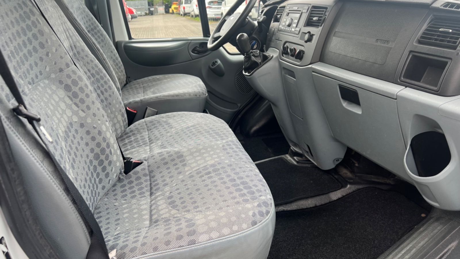 Fahrzeugabbildung Ford Transit Kombi FT 280 K Behindertengerecht *4268