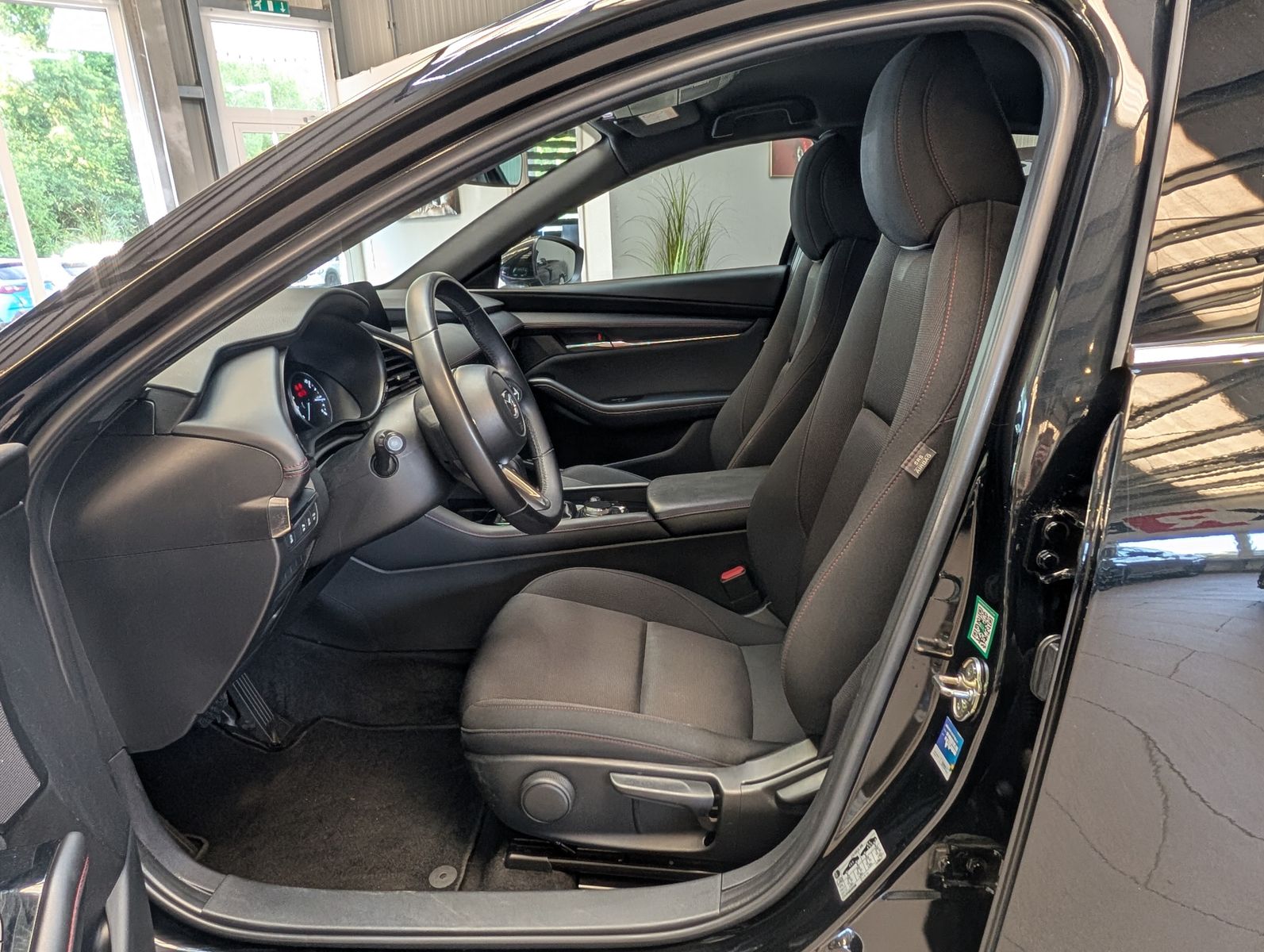 Fahrzeugabbildung Mazda 3 2.0 Skyactive-G Homura HUD Navi LED Kamera ACC