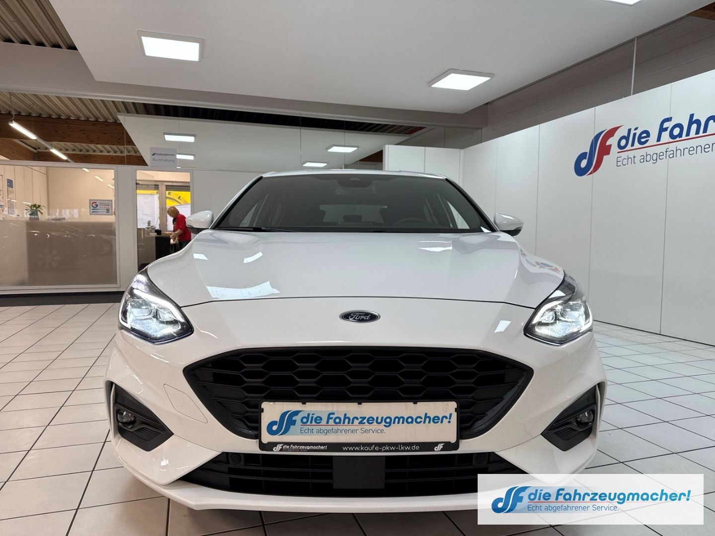 Fahrzeugabbildung Ford Focus ST-Line X AD Navi Digitales Cockpit LED Bl