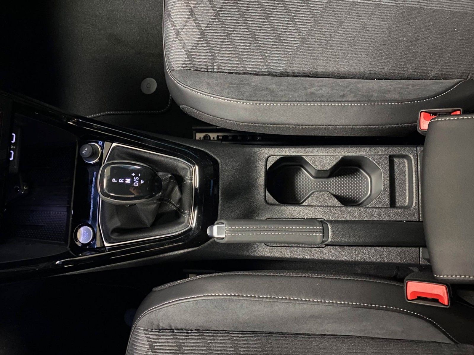 Fahrzeugabbildung Volkswagen T-Cross 1.0 TSI DSG R-Line+NAVIGATION+MATRIX+ACC