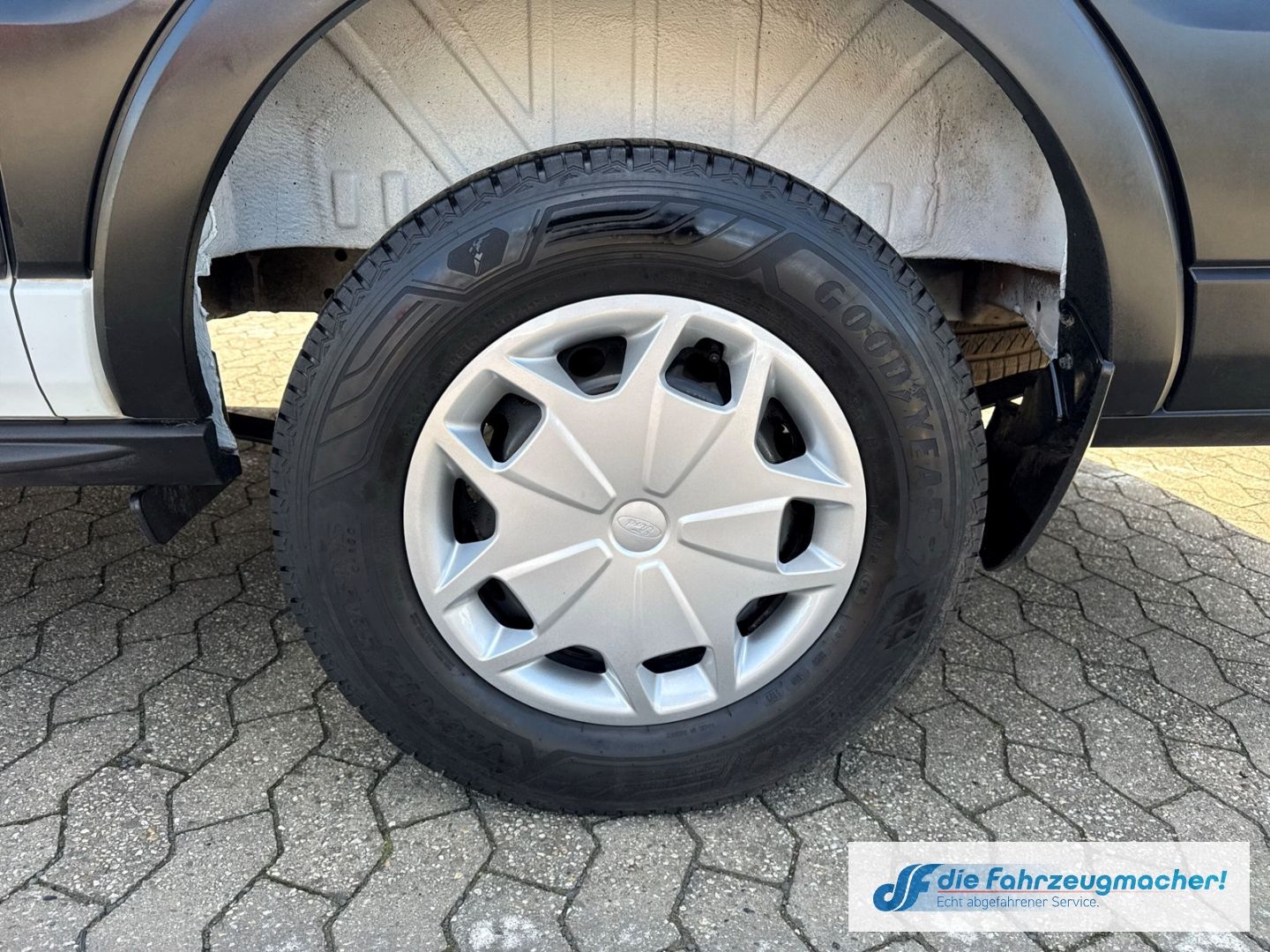 Fahrzeugabbildung Ford Transit Kasten 350 L2H2 Trend Klimaautom DAB Tot