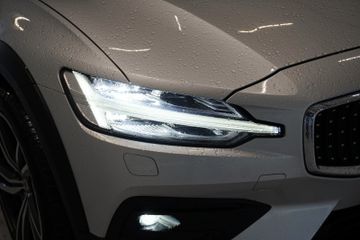 Volvo V60 Cross Country - 9