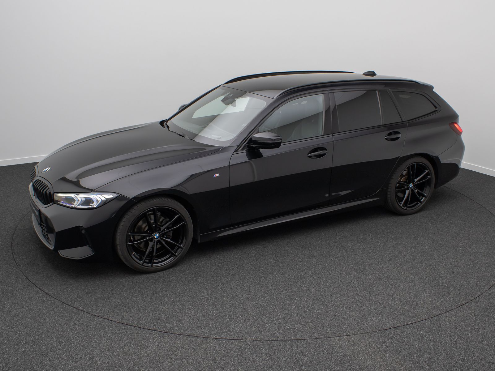 Fahrzeugabbildung BMW 320d M Sport AHK Stop&Go Alarm DAB Komfort 19Zol