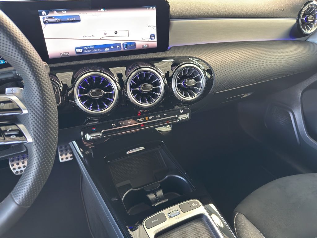Fahrzeugabbildung Mercedes-Benz A 200 AMG*NIGHT*AHZV*RFK*LENKRHZG*DAB*AMBIENTE*