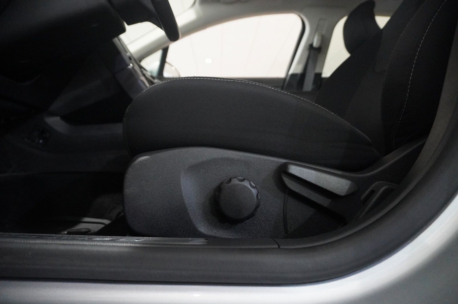 Fahrzeugabbildung Ford Mondeo Turnier 2.0 TITANIUM NAVI/LED/SPORT/DAB+