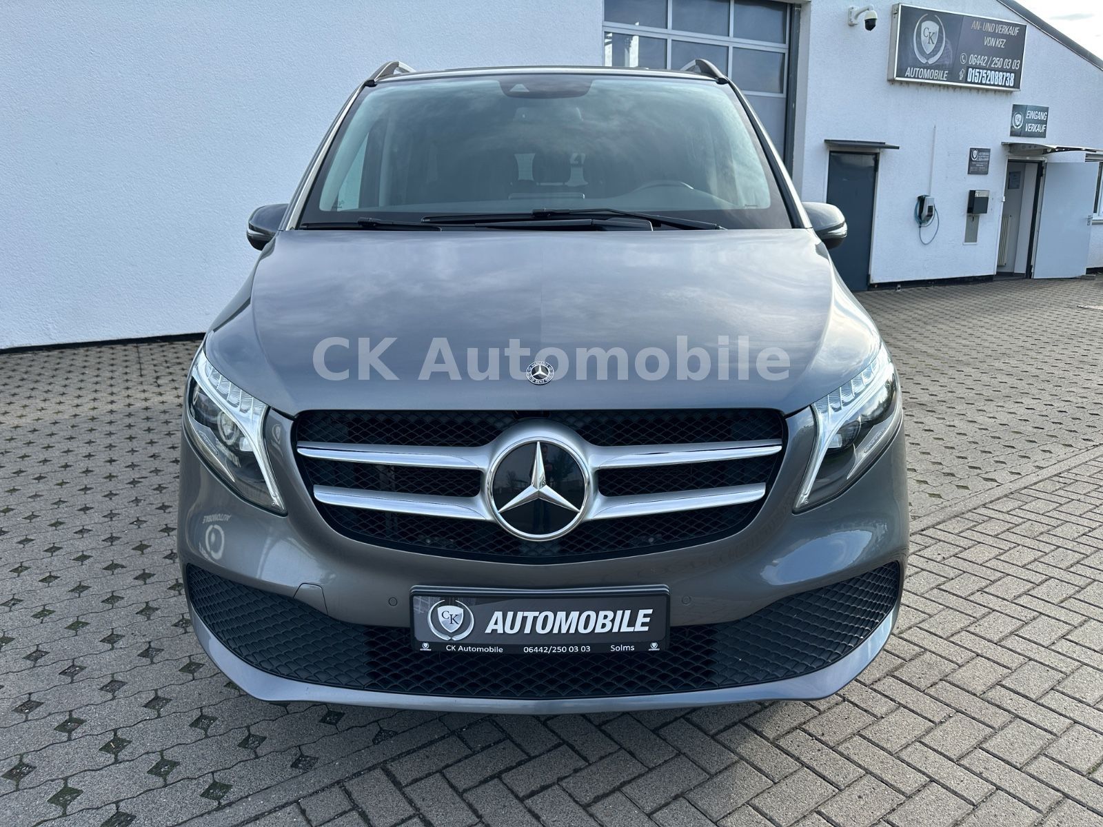 Fahrzeugabbildung Mercedes-Benz V 250d EDITION 4MATIC lang/7 Sitze/Navi/LED/AHK